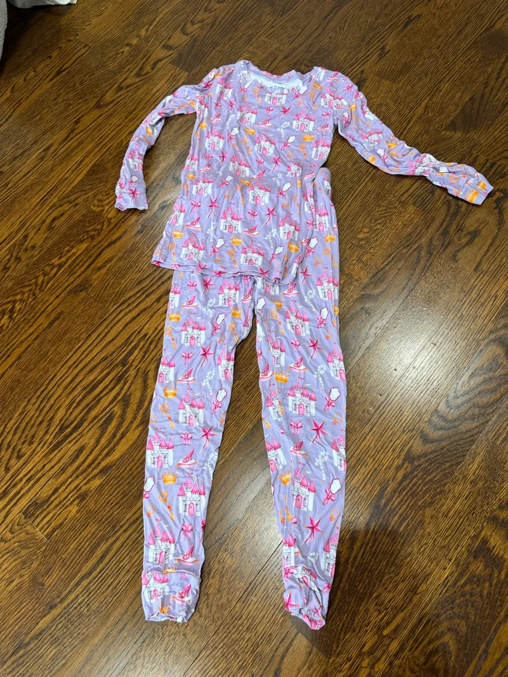 LEV Baby Girls' Lavender Castle Print Pajama Set - Long Sleeve & Pants, size 5/6